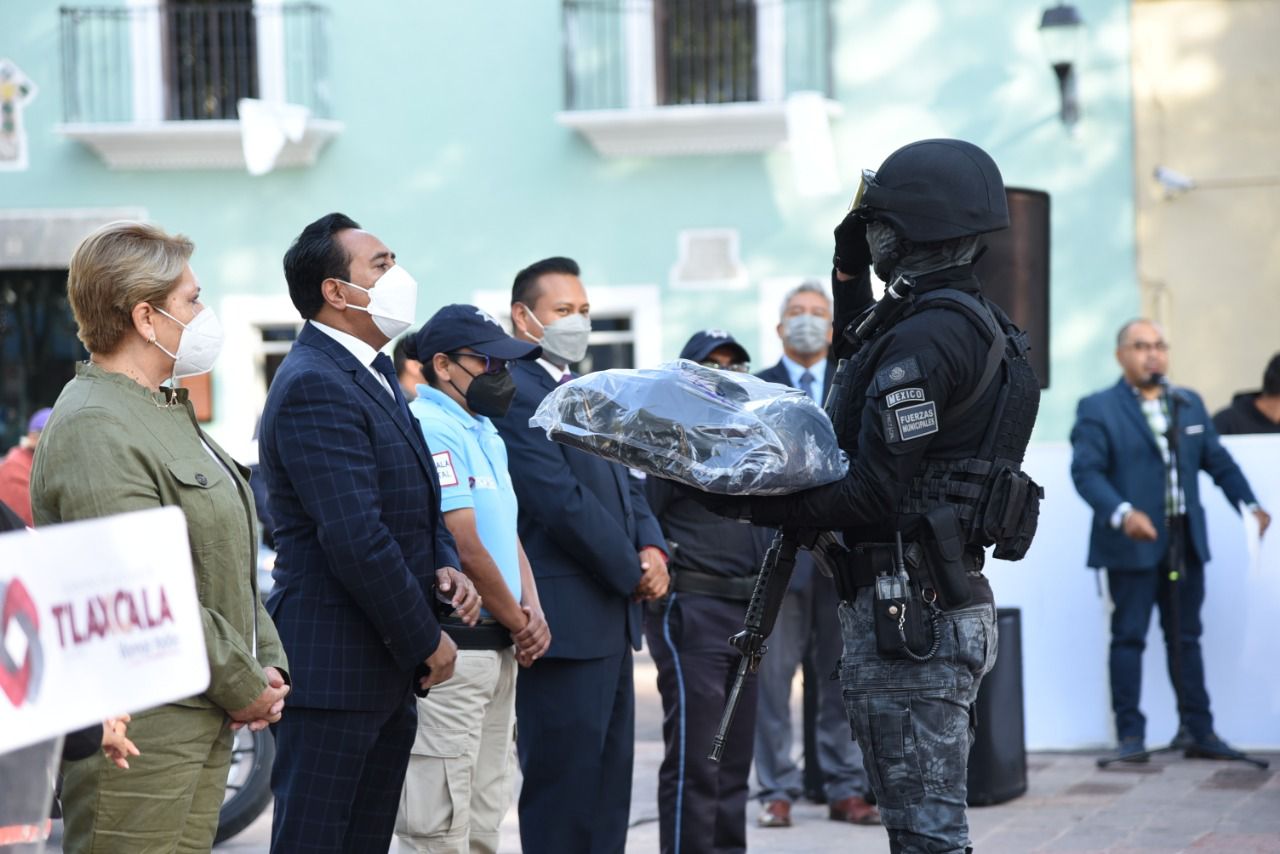 Entrega Ayuntamiento de Tlaxcala equipamiento a Policía Municipal